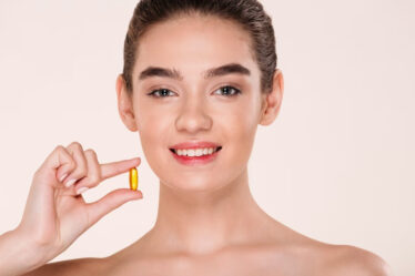 विटामिन-E कैप्सूल 40 प्‍लस महिलाएं इस तरह लगाएं