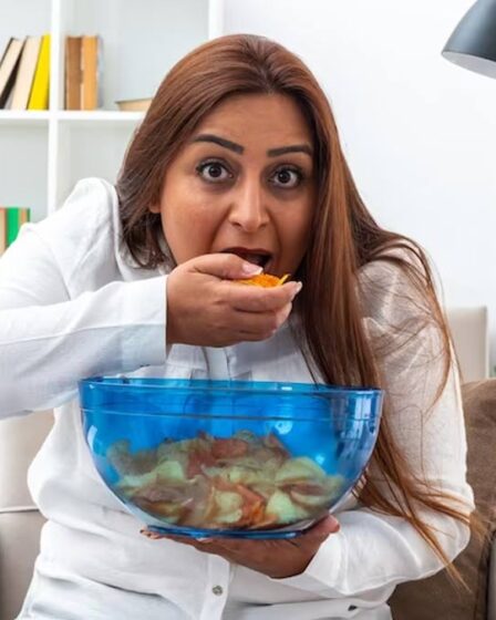 अगर आप आलसी हैं, तो आपको हरगिज नहीं खाने चाहिए ये 7 फूड्स 