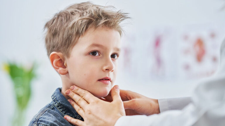 Mumps (कनफेड़): Symptoms, Causes & Treatment Guide